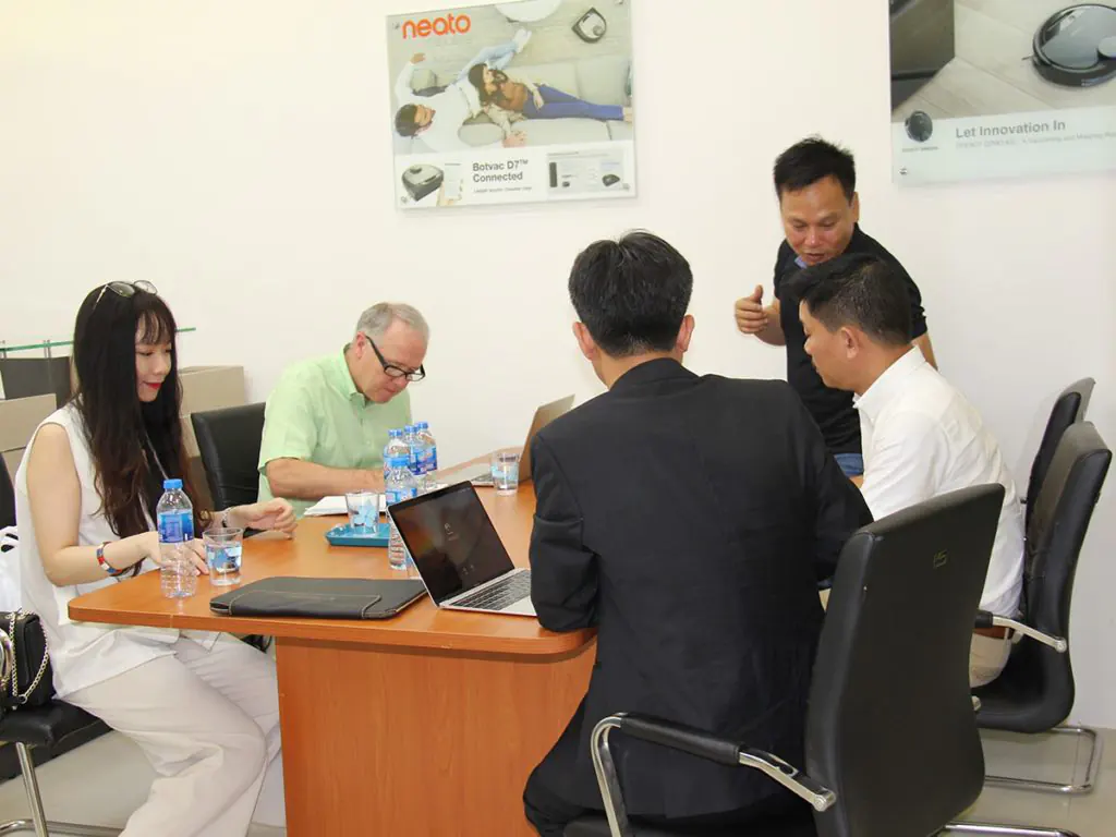 an lãnh đạo Vietnam Robotics có một buổi làm việc trực tiếp với Mr. Allen