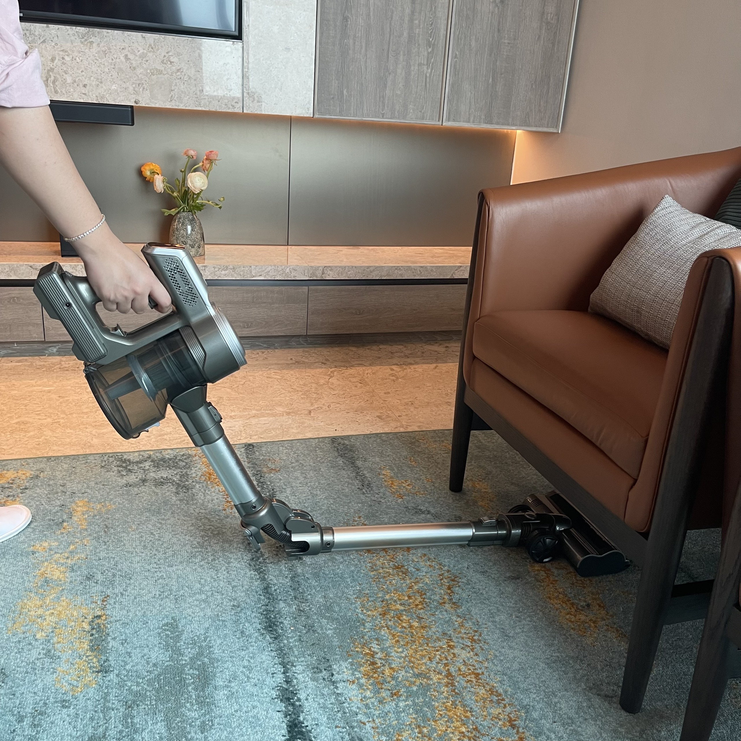 Các dòng máy hút bụi lau nhà cầm tay không dây đáng mua nhất hiện nay