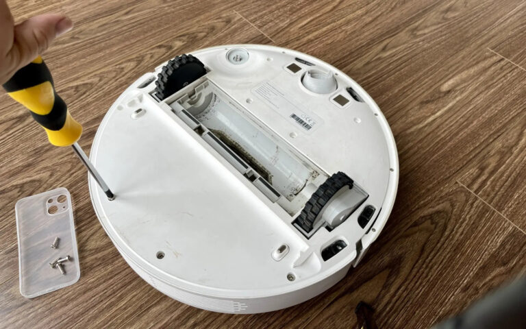 Robot hút bụi bị trượt bánh do lỗi cảm biến hay bề mặt sàn? 1 robot hut bui bi trut banh 2