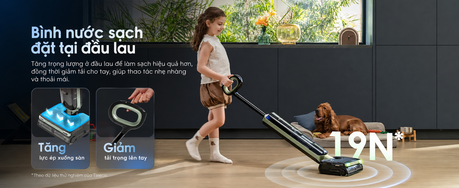 bình nước sạch đặt dưới đầu lau