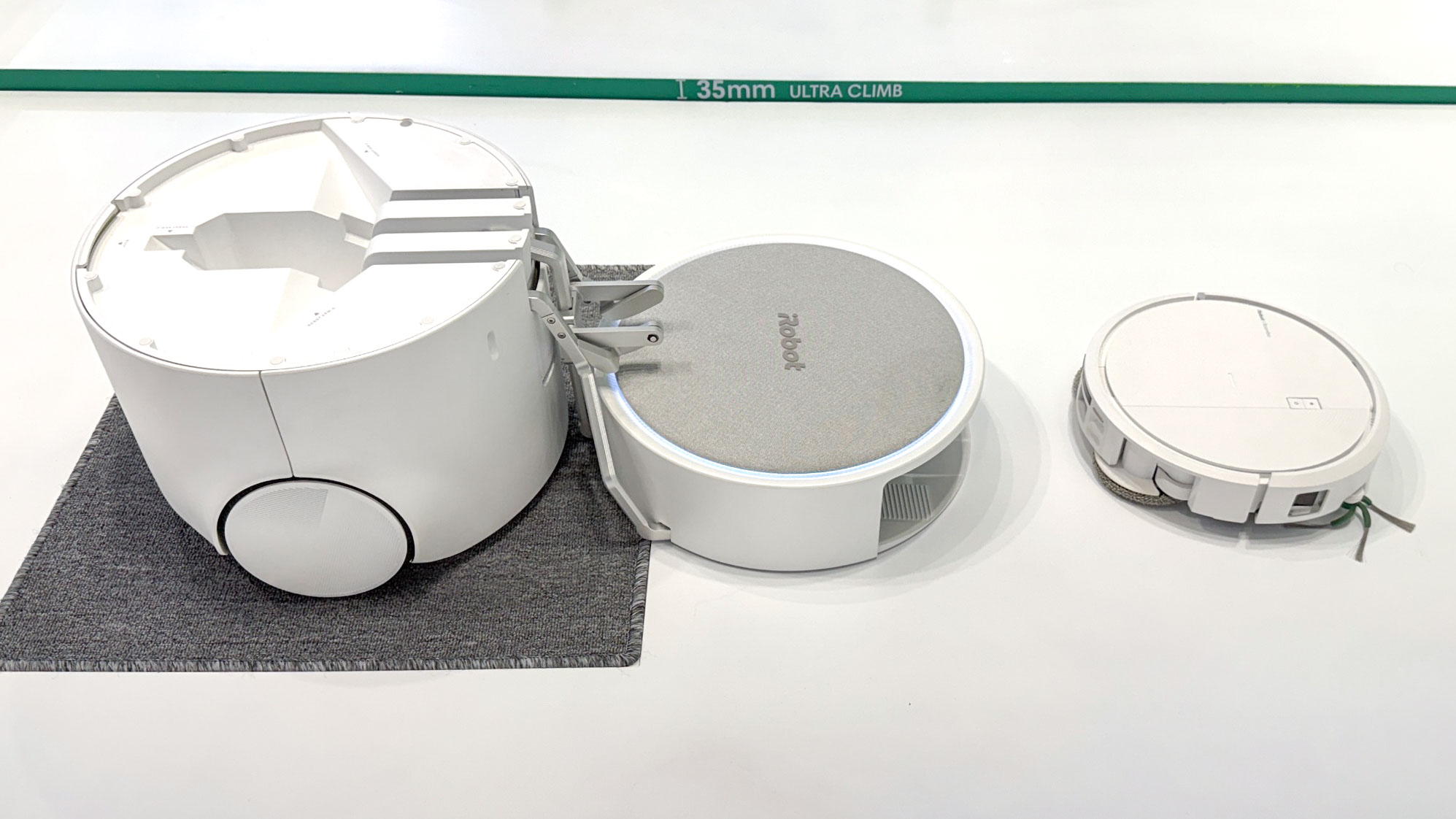 Kiến trúc hai robot giải quyết bài toán làm sạch như thế nào?